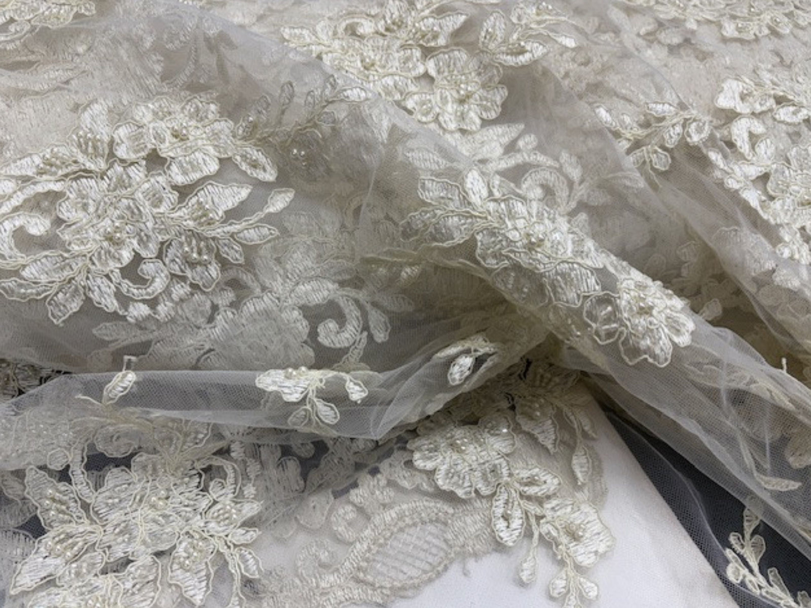 Embroidered Corded Lace With A Scalloped Edge - Cheap Fabrics