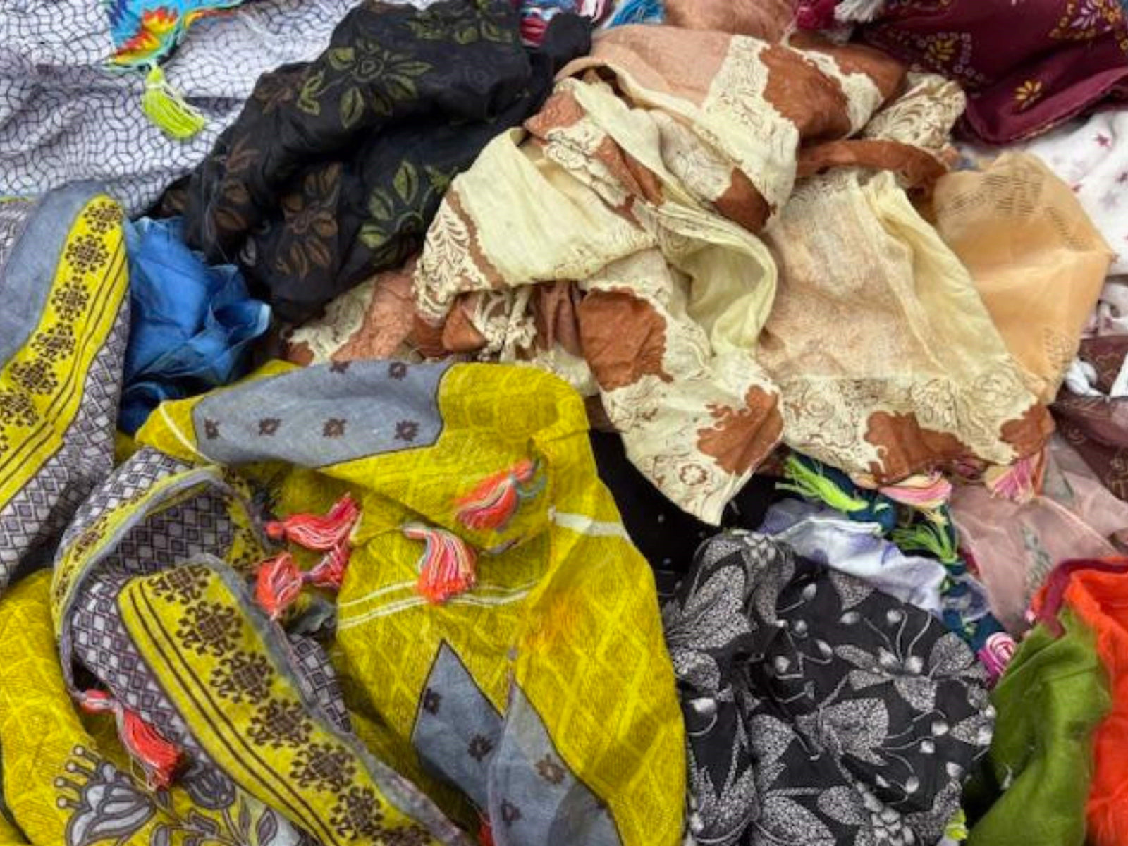 REMNANTS SCARF BUNDLE BAG - DEFECT & SECONDS (3 PCS) - Cheap Fabrics