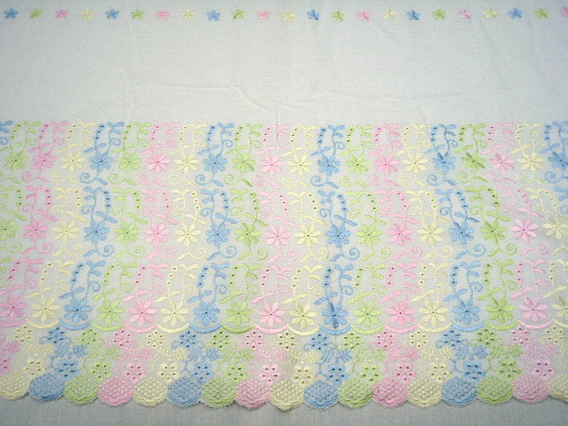 Daisy Swirl Multi Thread Double Border -  Embroidery Anglais